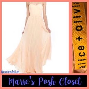 🎉HP!🎉Pale Peach Flowy Dress